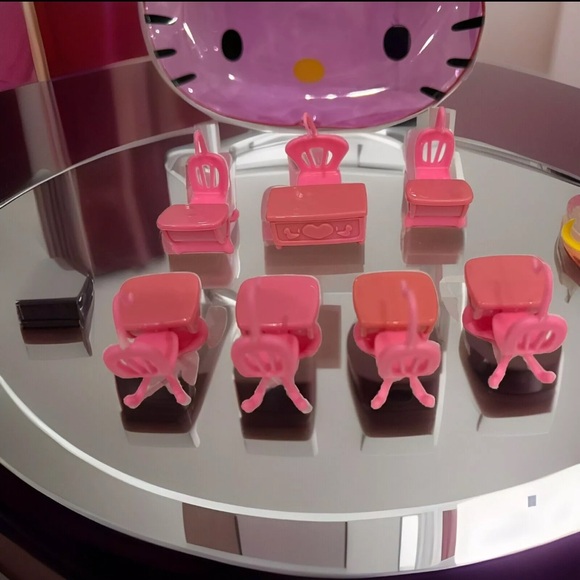 Hello Kitty Toy Figure Sanrio Mini Play Skate Park Piggy Bank Transparent Case - Picture 3 of 8